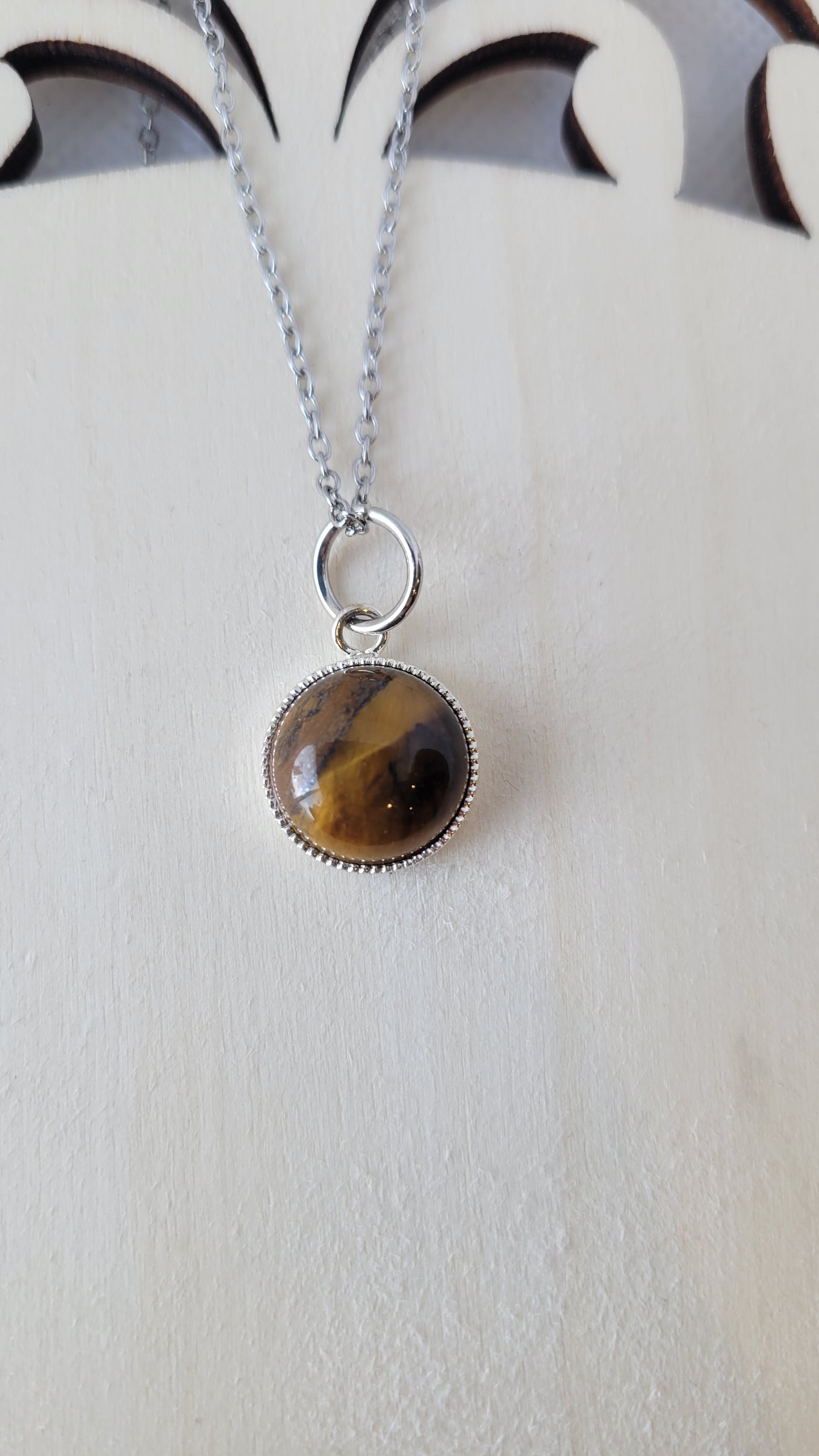 Tigers eye crystal pendant necklace