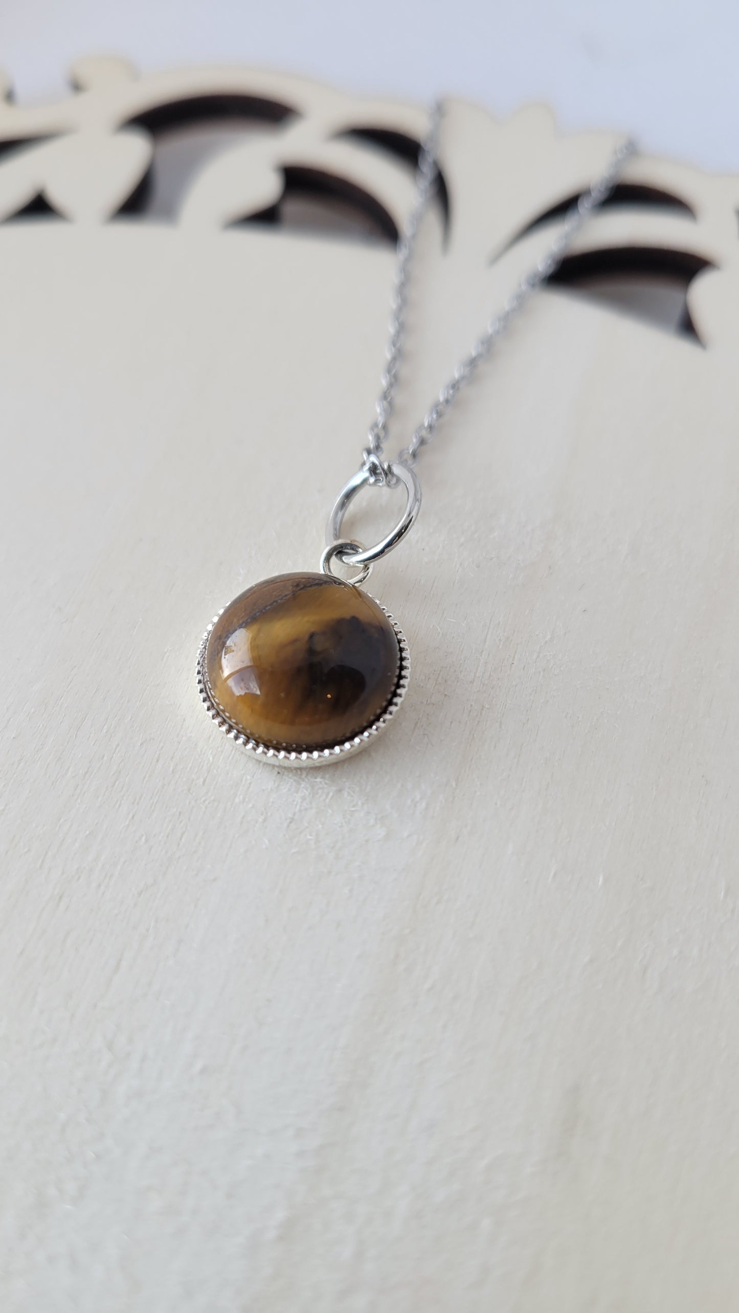 Tigers eye crystal pendant necklace