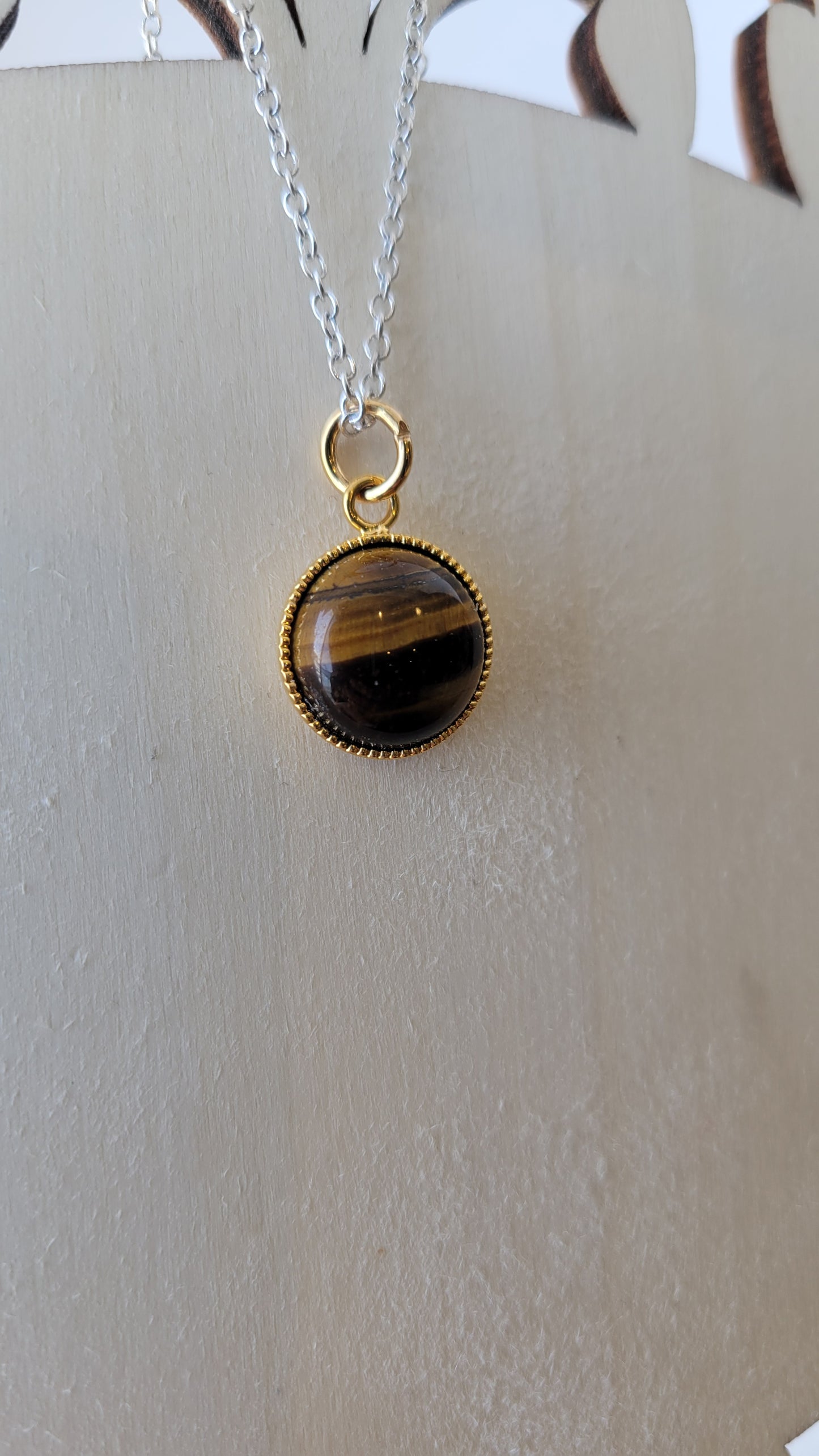 Tigers eye crystal pendant necklace