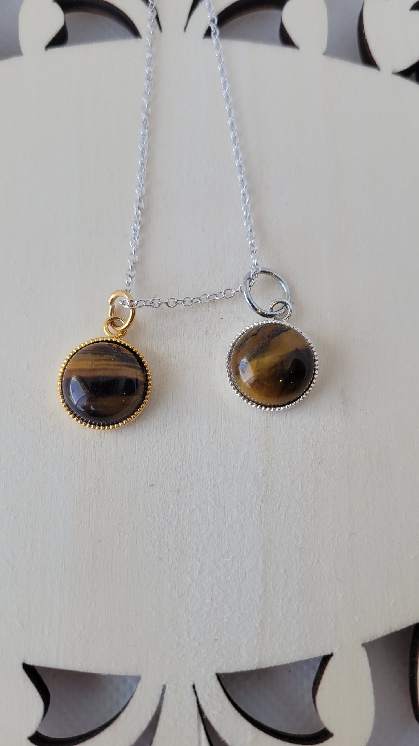 Tigers eye crystal pendant necklace