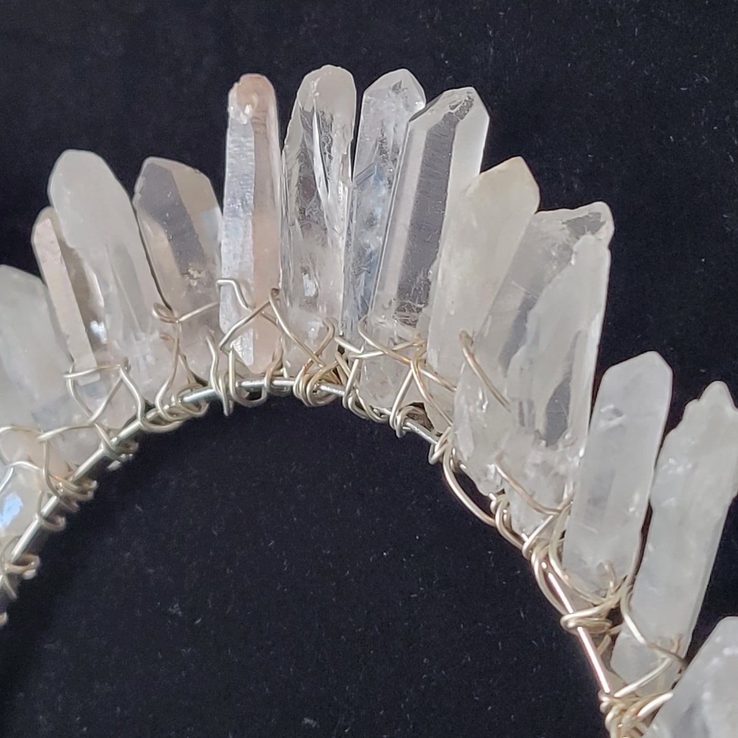 Quartz crystal crown